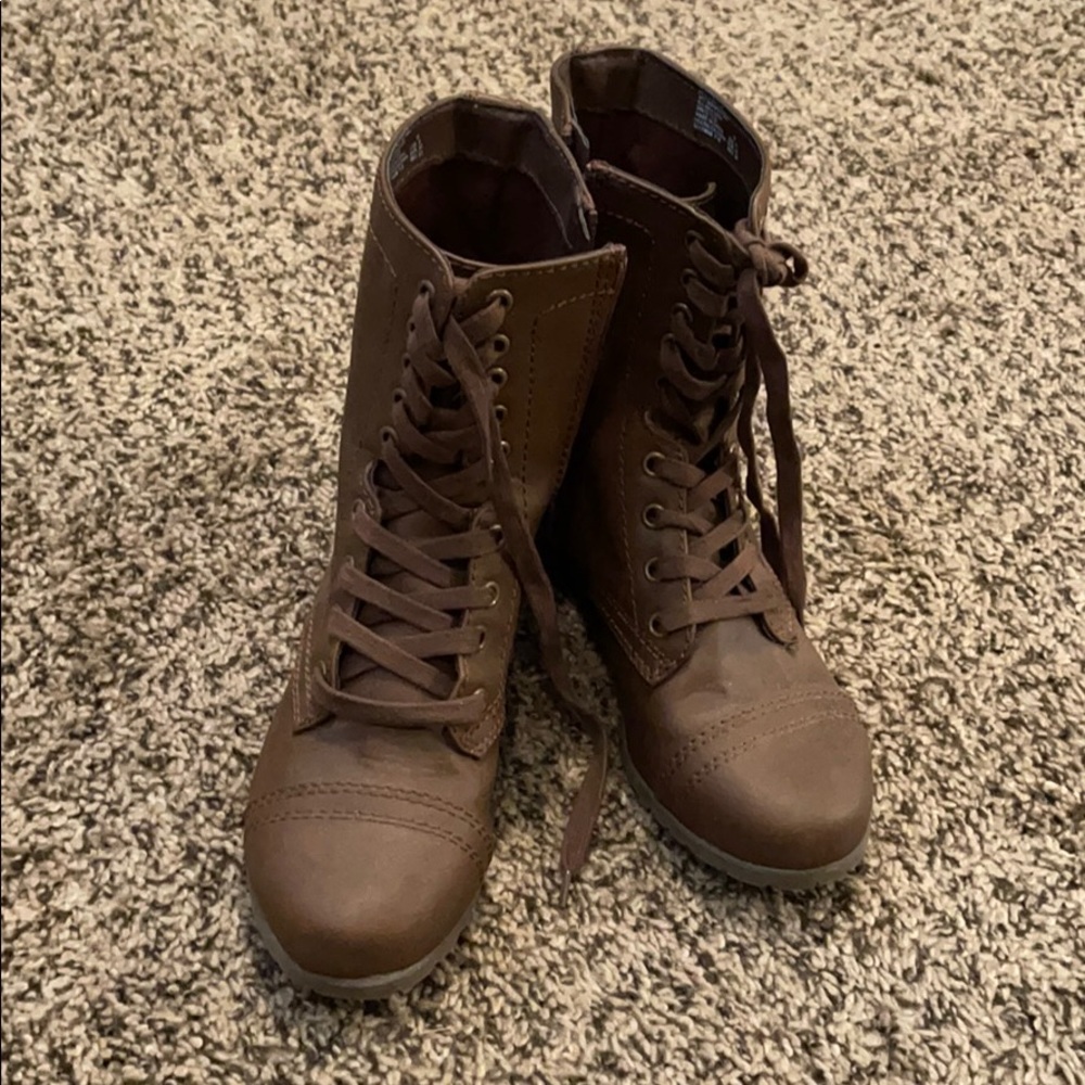 Combat boots